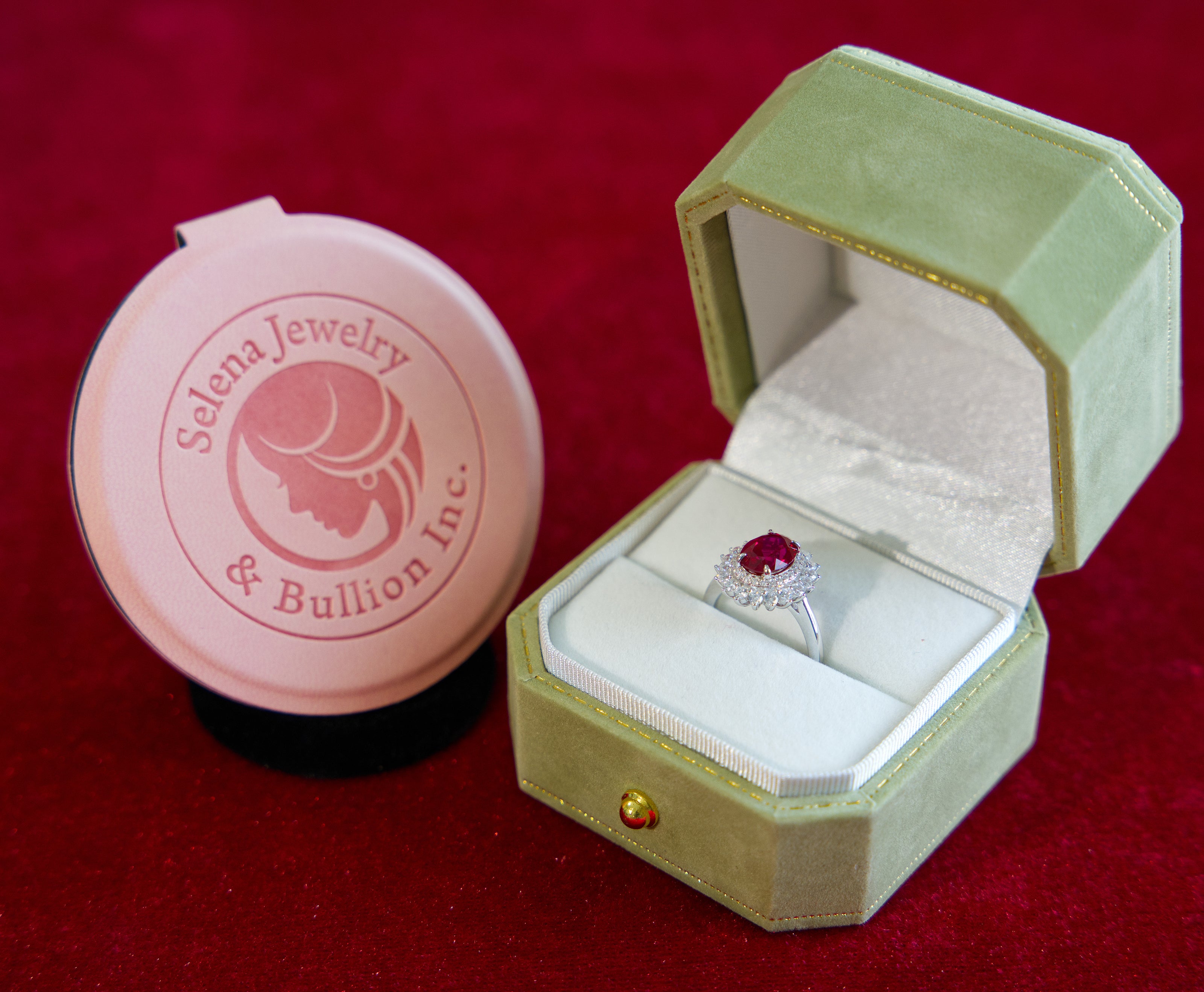 Selena Jewelry Bullion - Fontainebleau 2 carats Lab Grown Ruby Oval Sunburst Halo Ring